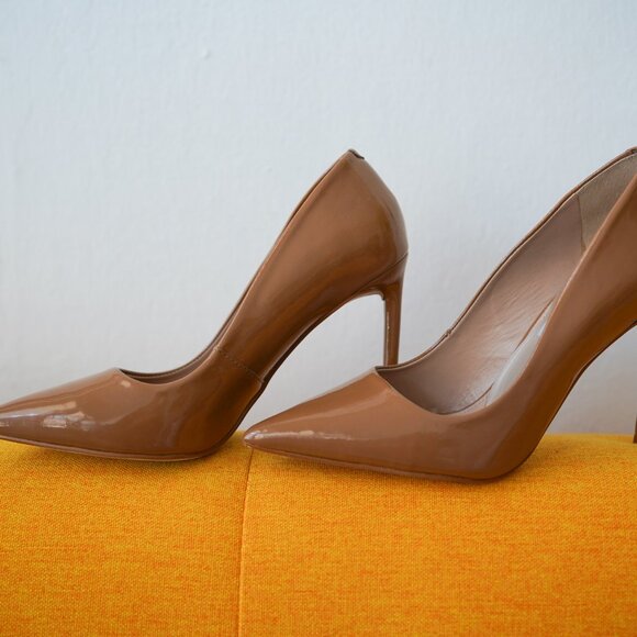 Steve Madden Patent Pump - Picture 2 of 7